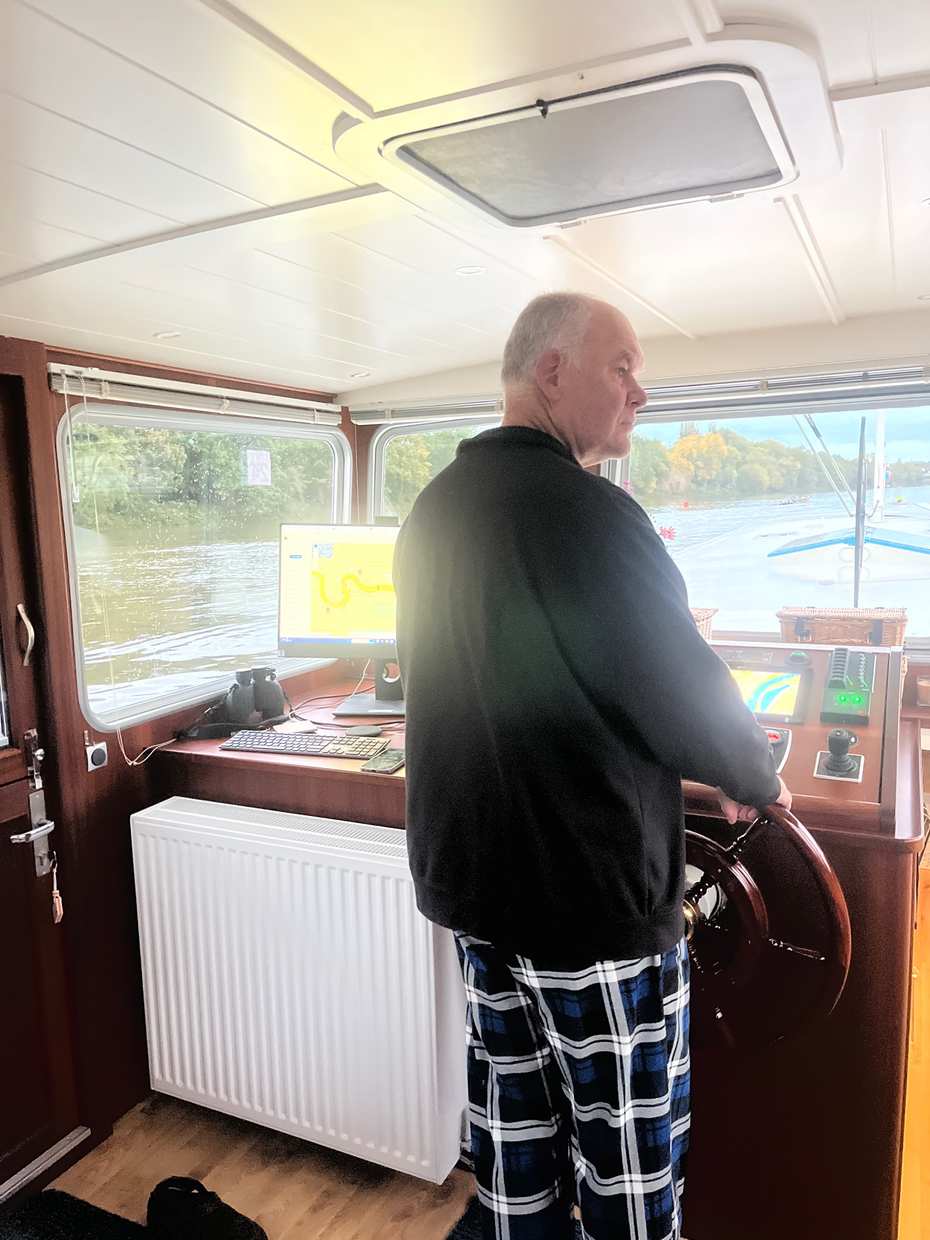 The helm and navigation screens as Che Bella Vita leaves London